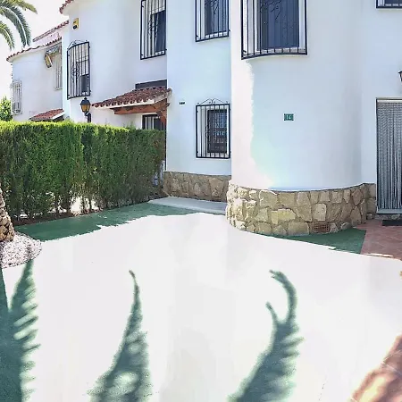 Chalet Adosado Con Parcela Propia. Wifi Gratis. Villa Dénia