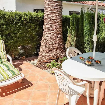 Chalet Adosado Con Parcela Propia. Wifi Gratis. Villa Dénia